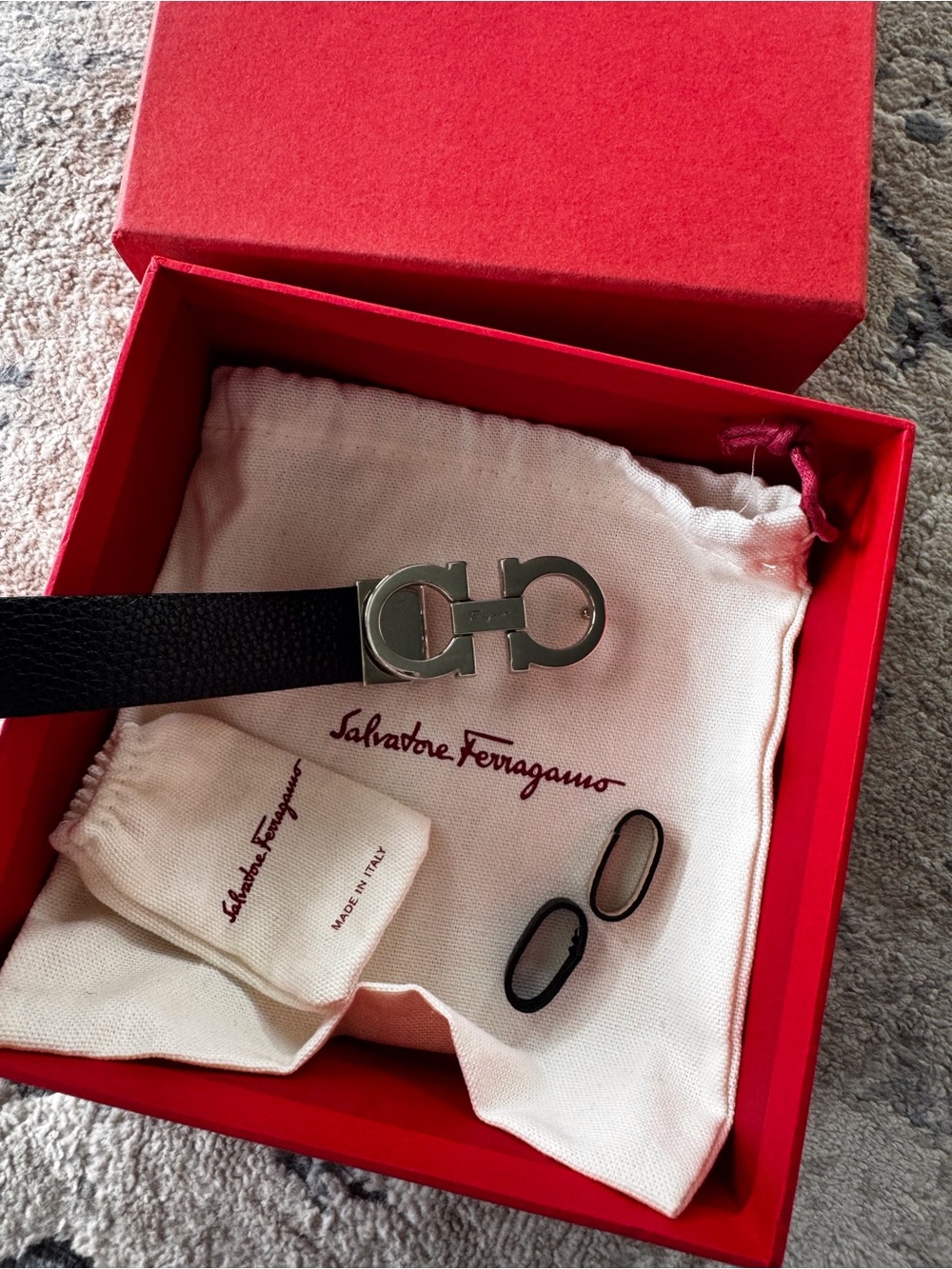 Salvatore Ferragamo Women Two-Tone Reversible Leather Belt in Beige and Black - Picture 11 of 14
